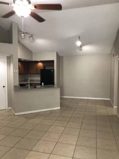 Main picture of 4572 Commander Dr