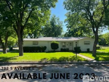 Main picture of 702 S Avenue L