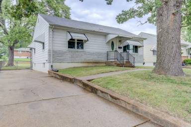 Main picture of 9541 Theodosia Ave