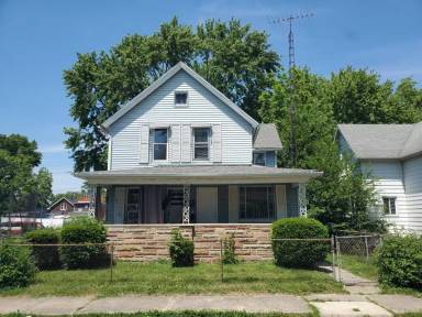 Main picture of 618 W 5th St