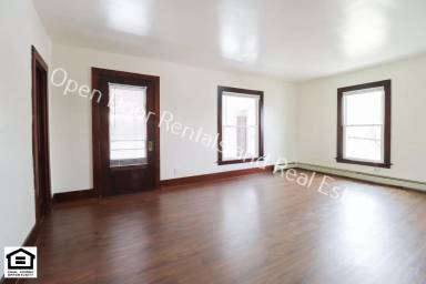 Main picture of 204 W Houston St