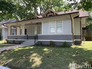 Main picture of 1717 Lawrence Ave
