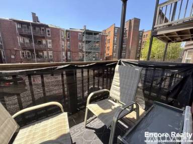 Main picture of 1589 Beacon St