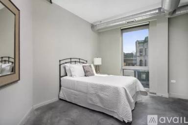 Main picture of 1300 N Milwaukee Ave