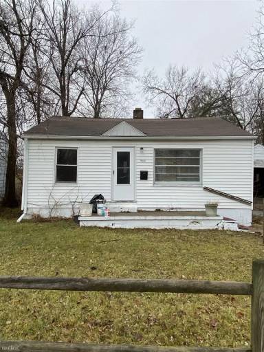 Main picture of 933 E Foss Ave