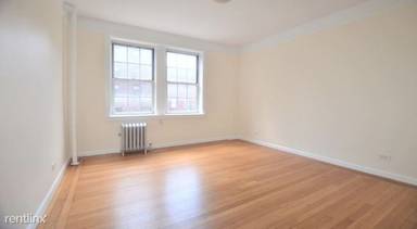 Main picture of 117 W 13th St