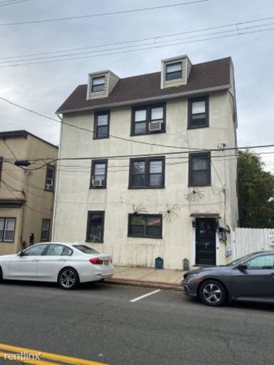 Main picture of 17 Main St