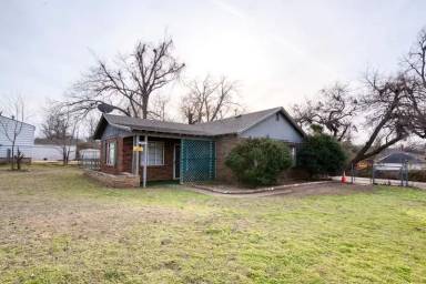 Main picture of 2000 NW 38th St