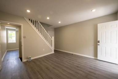 Main picture of 6236 N Beechwood St