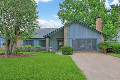 Main picture of 3 Oxford Ct