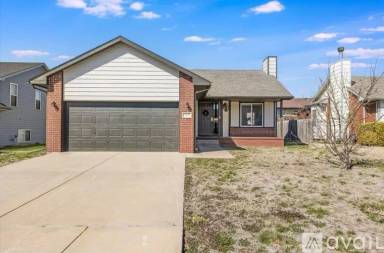Main picture of 819 S Lindberg Cir
