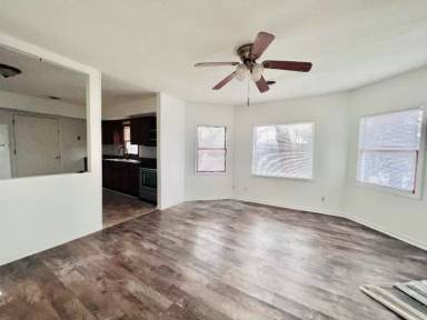 Main picture of 123 1/2 W Fulton St