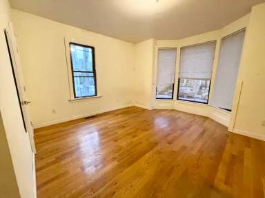 Main picture of 1568 Tremont St