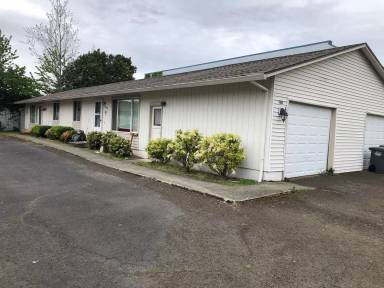 Main picture of 2049 NE Hillaire Dr