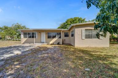 Main picture of 1749 Lauderdale Manor Dr