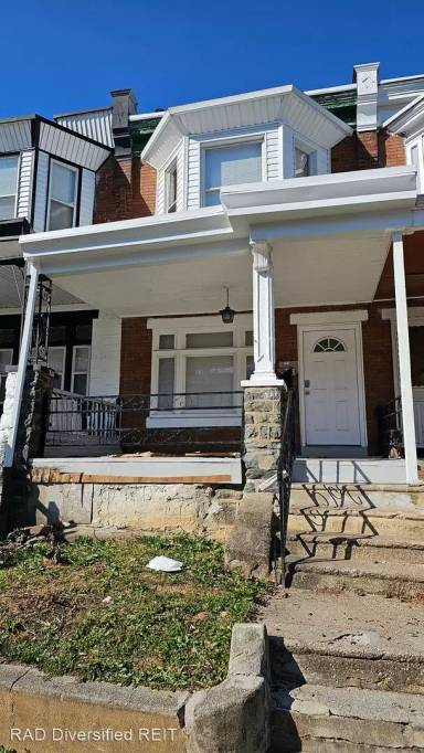 Main picture of 221 W Clapier St