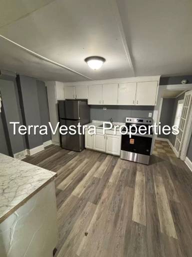 Main picture of 98 Thompson St