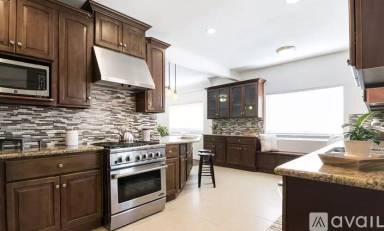 Main picture of 1017 S Mansfield Ave