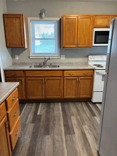 Main picture of 1033 W 6th St