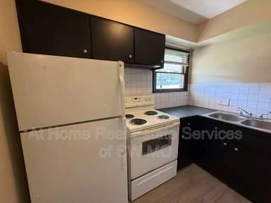 Main picture of 1426 W State St