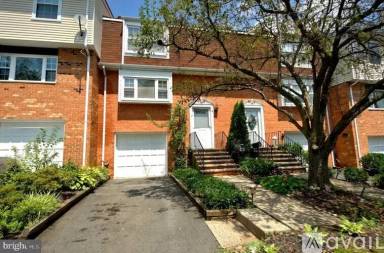 Main picture of 10 Catbird Ct