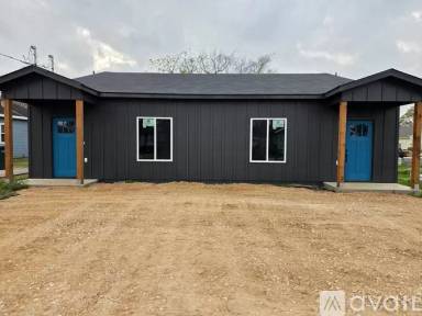 Main picture of 1130 Houston St