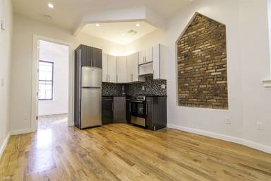 Main picture of 381 S 3rd St