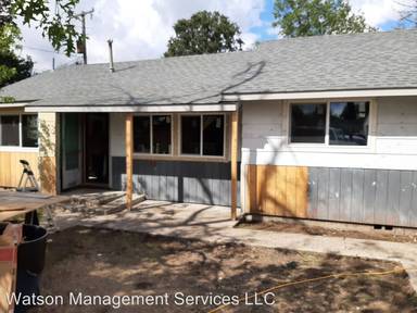 Main picture of 140 Opal St NE