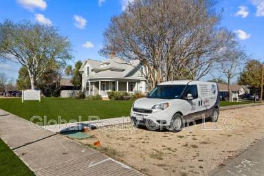 Main picture of 802 W Center St