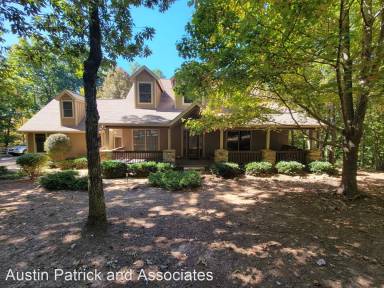 Main picture of 930 Summit Dr