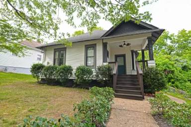 Main picture of 1607 W 53rd St