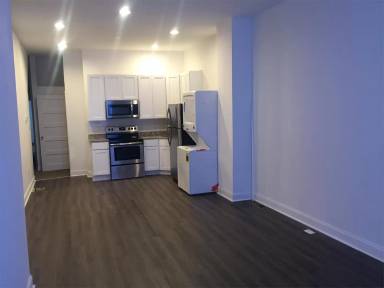 Main picture of 5260 W Jefferson St