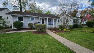 Main picture of 225 Shamrock Rd