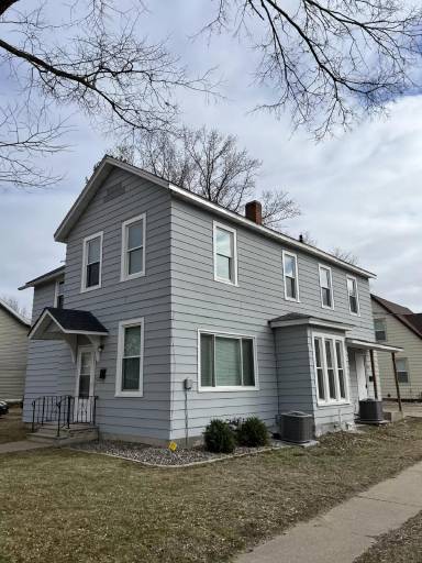 Main picture of 922 7th St E