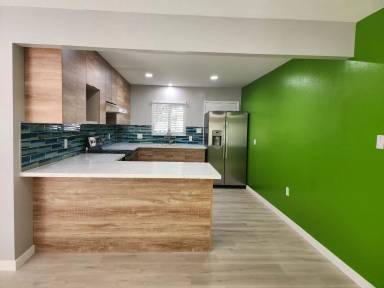 Main picture of 425 Walnut Ave
