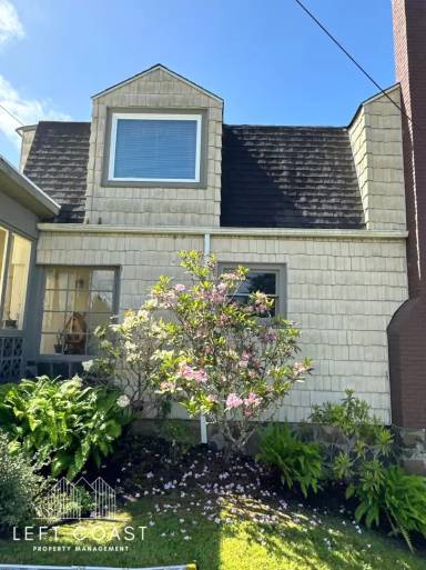 Main picture of 1637 NE Oar Ave