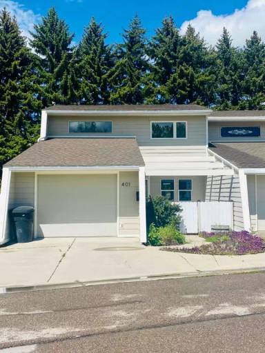 Main picture of 401 Ponderosa St