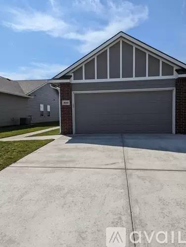 Main picture of 8007 E 34th Ct S