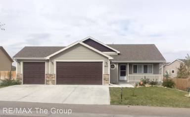 Main picture of 4513 E 18th St
