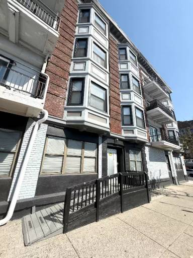 Main picture of 202 N 6th St