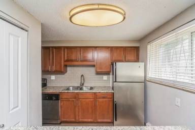 Main picture of 136 S Penn