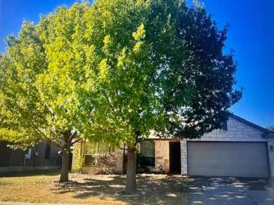 Main picture of 6111 Suellen Ln