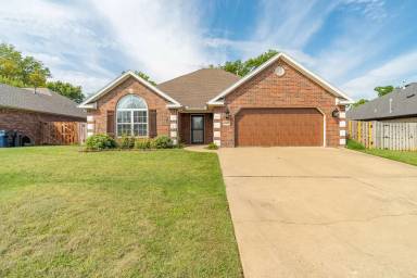 Main picture of 6304 S 38th St