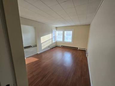 Main picture of 220 4th St NE