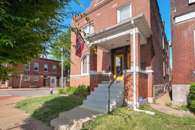 Main picture of 3127 Morganford Rd