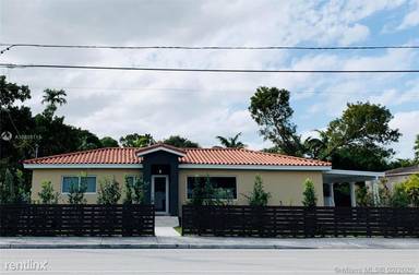Main picture of 1770 SW 17th Ave