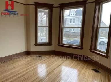 Main picture of 5541 S Peoria St