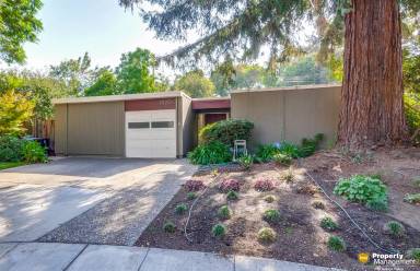 Main picture of 3320 Thomas Dr