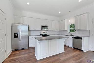 Main picture of 607 Lake Shelf Dr