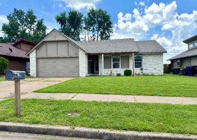 Main picture of 2801 W Houston Pl